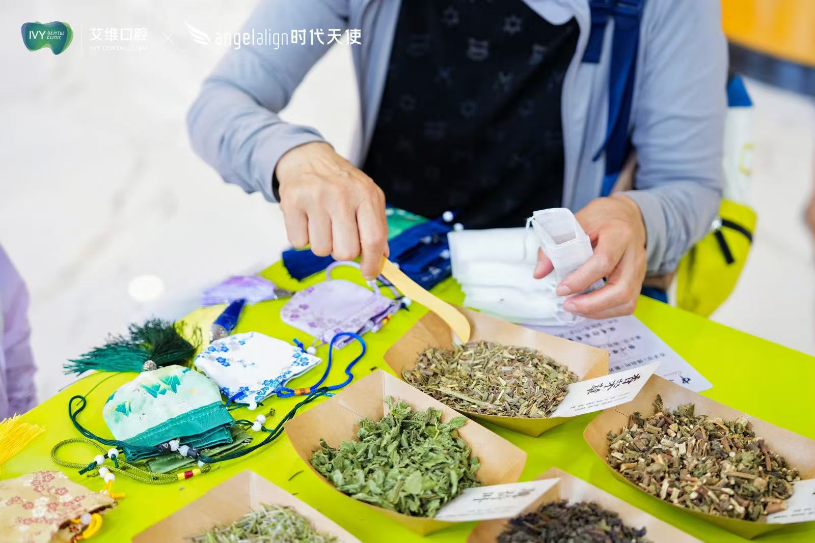 粽香传童趣 巧手迎端午丨艾维口腔携手时代天使开展端午手工游园会